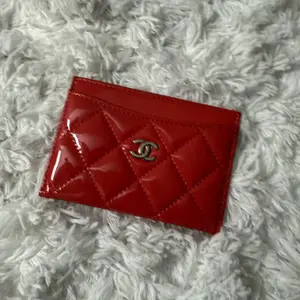 Pre-owned CHANEL Patent Small Leather Goods quilted leather card holder