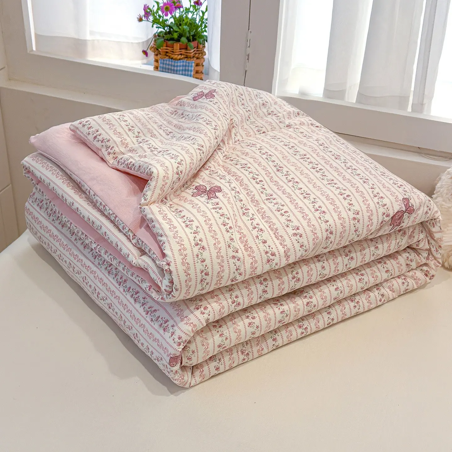 Butterfly Floral Stripe Quilt Cover, Soft Breathable All-Season Lightweight Bedspread, Ultra-Fine Fiber, Multiple Sizes Available, Polyester Bedspreads