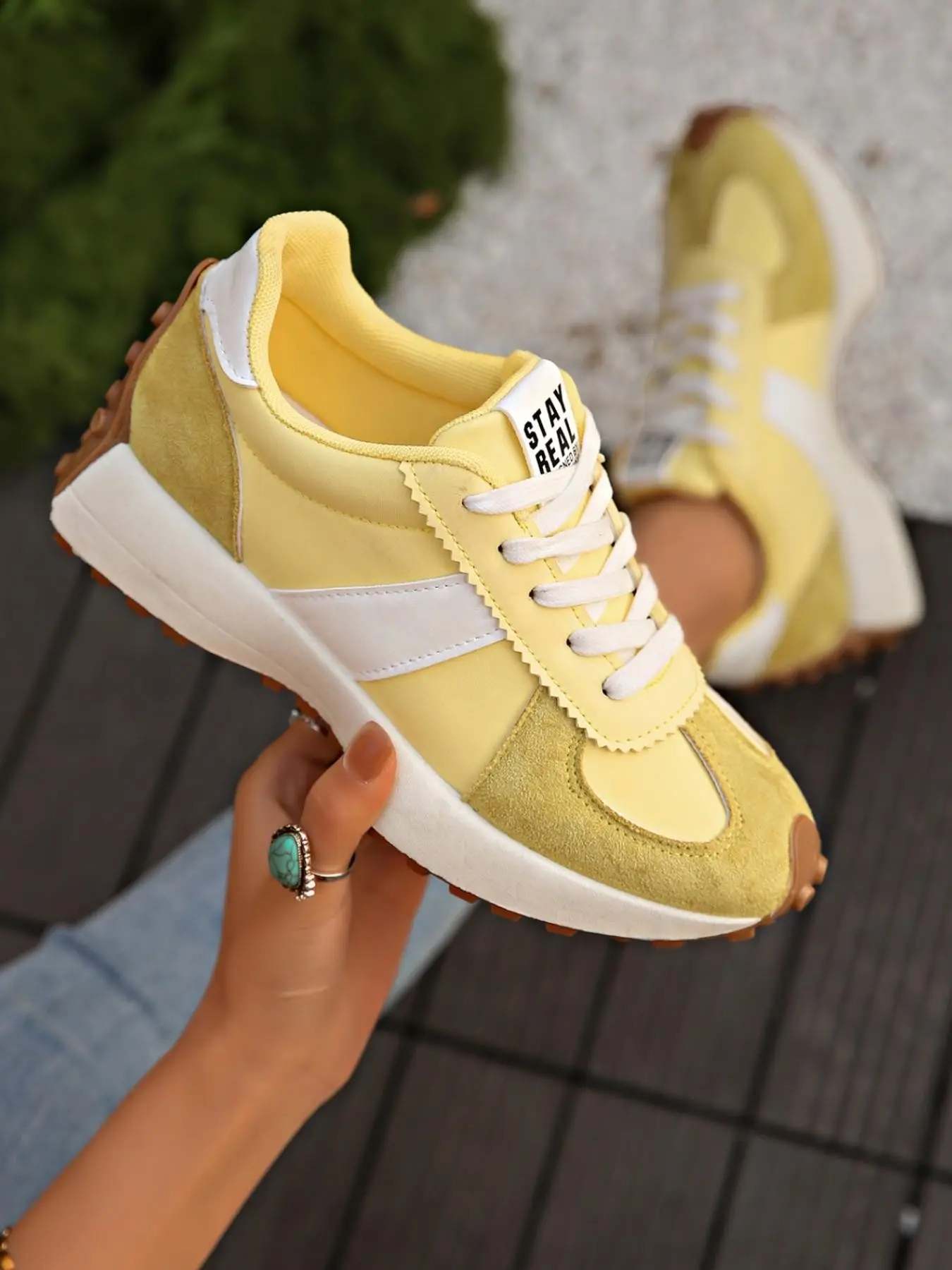 Women's Lace-Up Casual Sneakers, Durable Sports Shoes, Sporty Low Top, Fashionable & Comfortable Footwear for All Seasons, Perfect Daily Wear