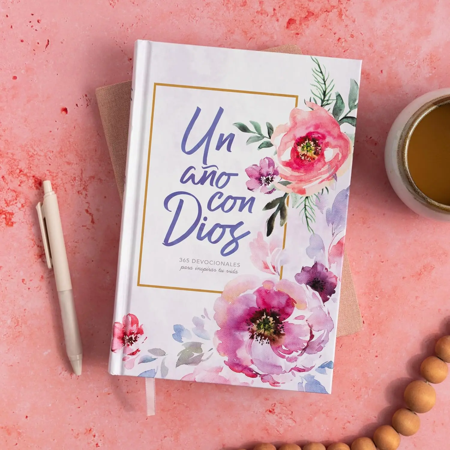 Un año con Dios: 365 devocionales para inspirar tu vida | A Year With God: 365 Devotions to Inspire Your Life (Spanish Edition) Hardcover – October 1, 2018