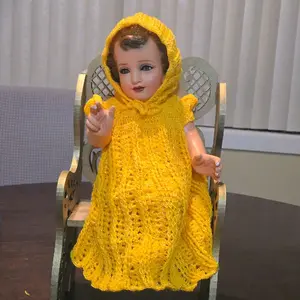 Ropon Niño Jesus de 35 cm Amarillo