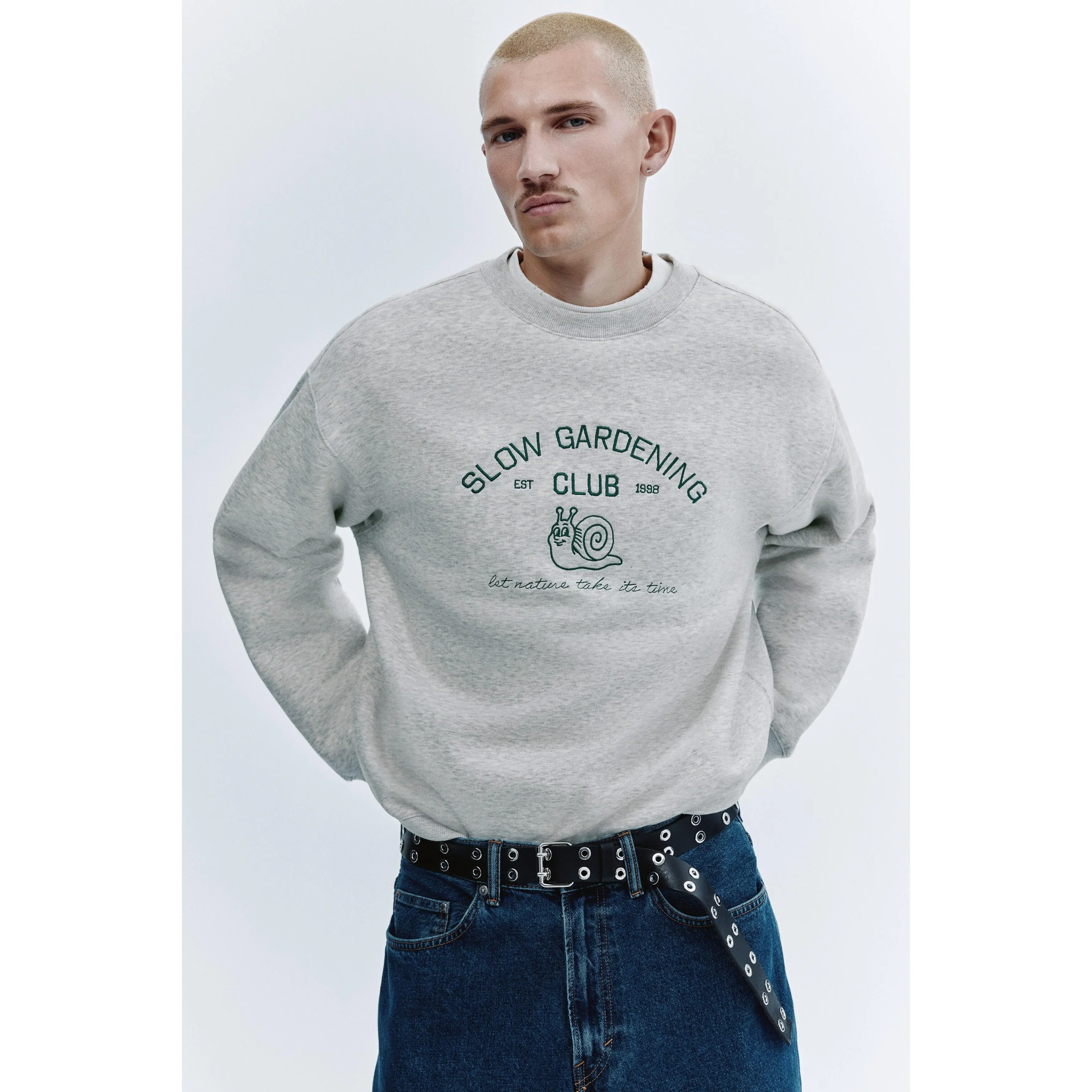 H&M Relaxed Fit Embroidery-motif sweatshirt H&M Relaxed Fit Embroidery-motif sweatshirt