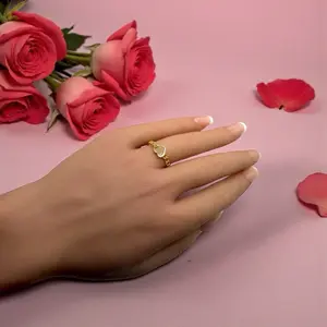 Anillo oro amarillo 14k size 8 con diseño de corazon