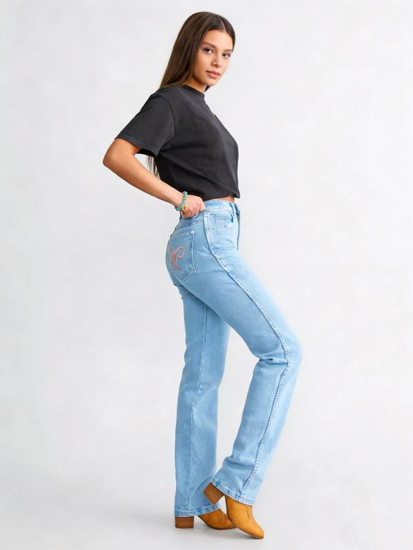 Stretchy High-Waisted Slim-Fit Jeans Vintage Style Bootcut Flare Light Wash Distressed Finish for Effortlessly Chic Outfit