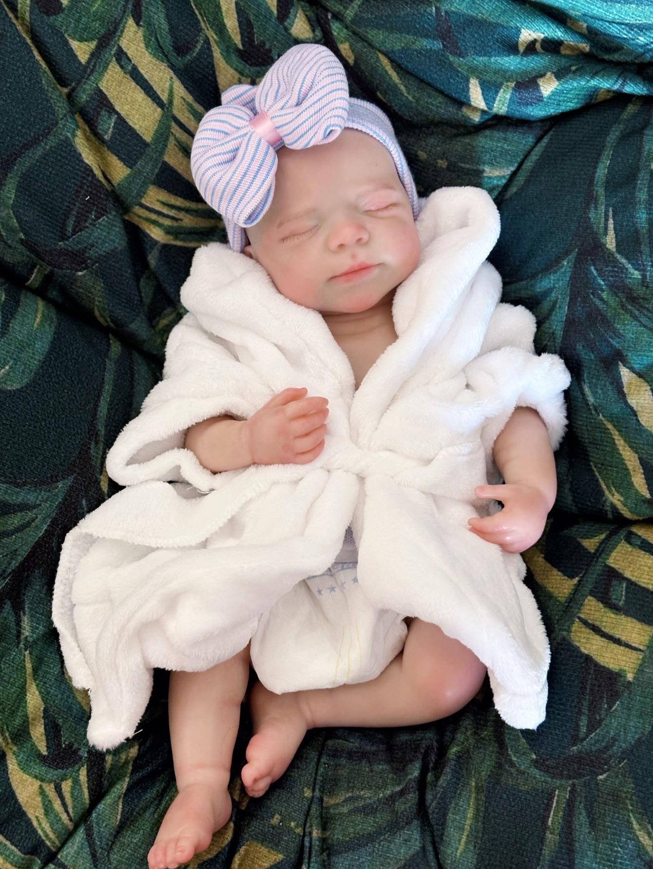 Reborn Doll 18 Inches 45 cm Soft Silicone Lifelike Feel Closed Eye Sleeping Design Newborn Girl Doll with Birth Certificate and Clothing Perfect Gift for Children