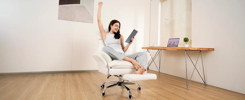 【New Year Sale】Big and Tall Office Chair, Flip Armrests for Pets & Cross Legged Sitting, Executive Ergonomic Computer Gaming Chair with Foot Rest, Teddy Fleece Wide Seat Reclining Desk Chair, White Vanity Chair