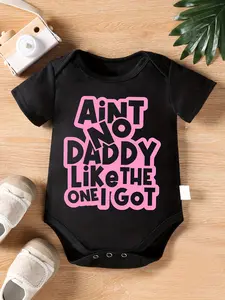 Infant Girl Bodysuit - "Ain't No Daddy Like The One I Got" Daddy Quote Design, Summer Baby Outfit with Snap Closure for Easy Diaper Changes, Ideal for Father's Day, Family Photos