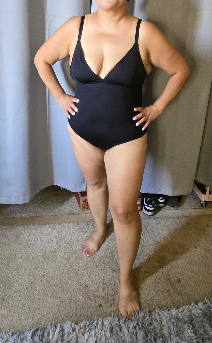 Item: Black - V Neck, L