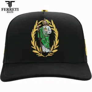 Nueva FERRETI FT157 Black. El diseño más esperado de San Juditas en el color más elegante de la colección. Una gorra hecha para quienes no se conforman con lo ordinario.