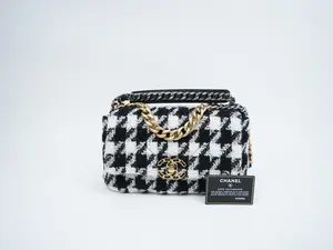 Pre-owned CHANEL tweed Crossbody Bags Quilted Medium 19 Flap Black White Houndstooth