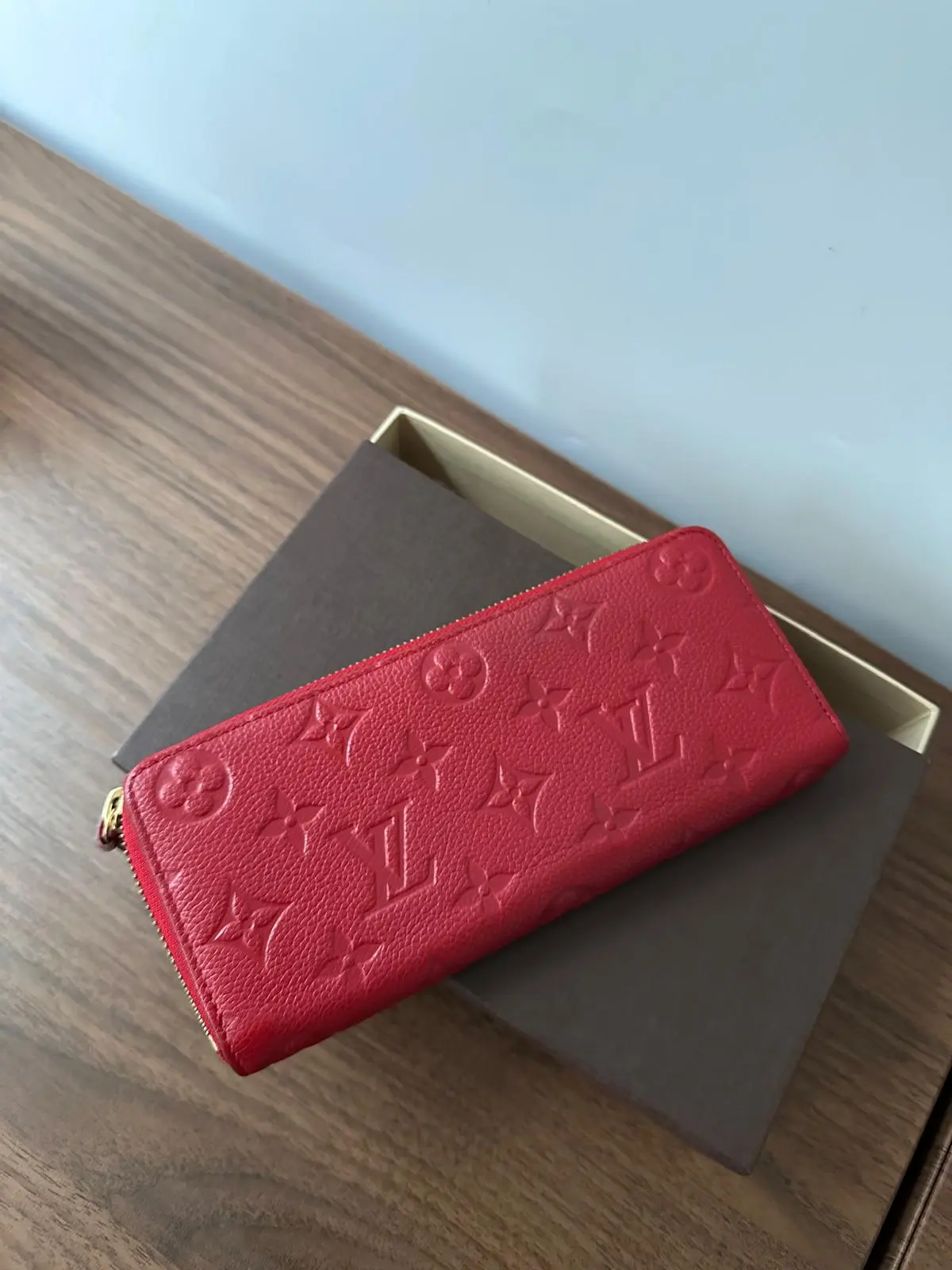 Pre-owned Louis Vuitton Leather wallet / Portefeuille Clemence Monogram Empreinte Cerise Round Zipper Long in Enamel MR12022026Z762