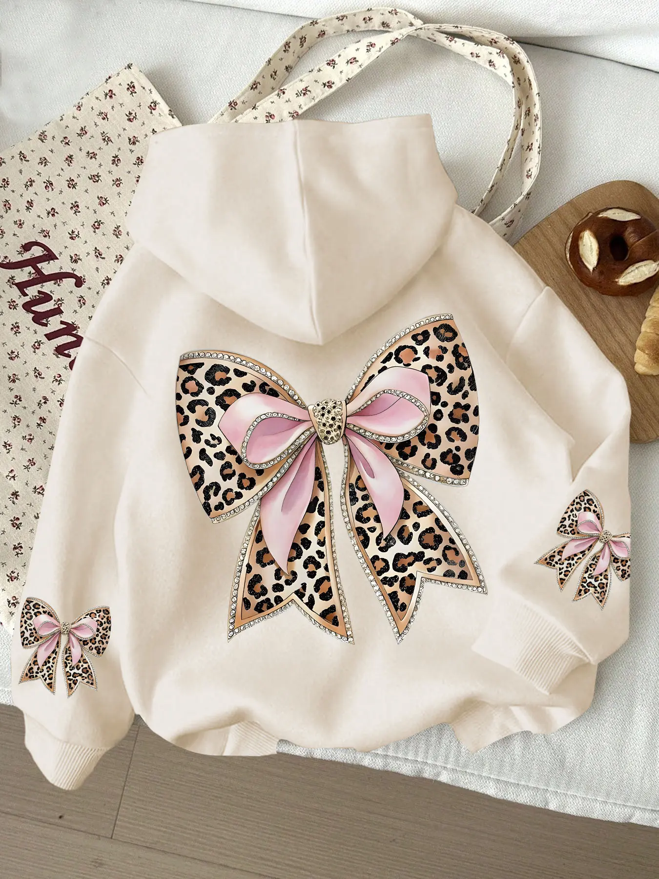 Leopard print bow-print Graphic hooded long sleeve sweatshirt, comfortable plus-size Fitted women's sweatshirt, Casual comfortable everyday wear, suitable for travel and daily life, Womenswear, Tops