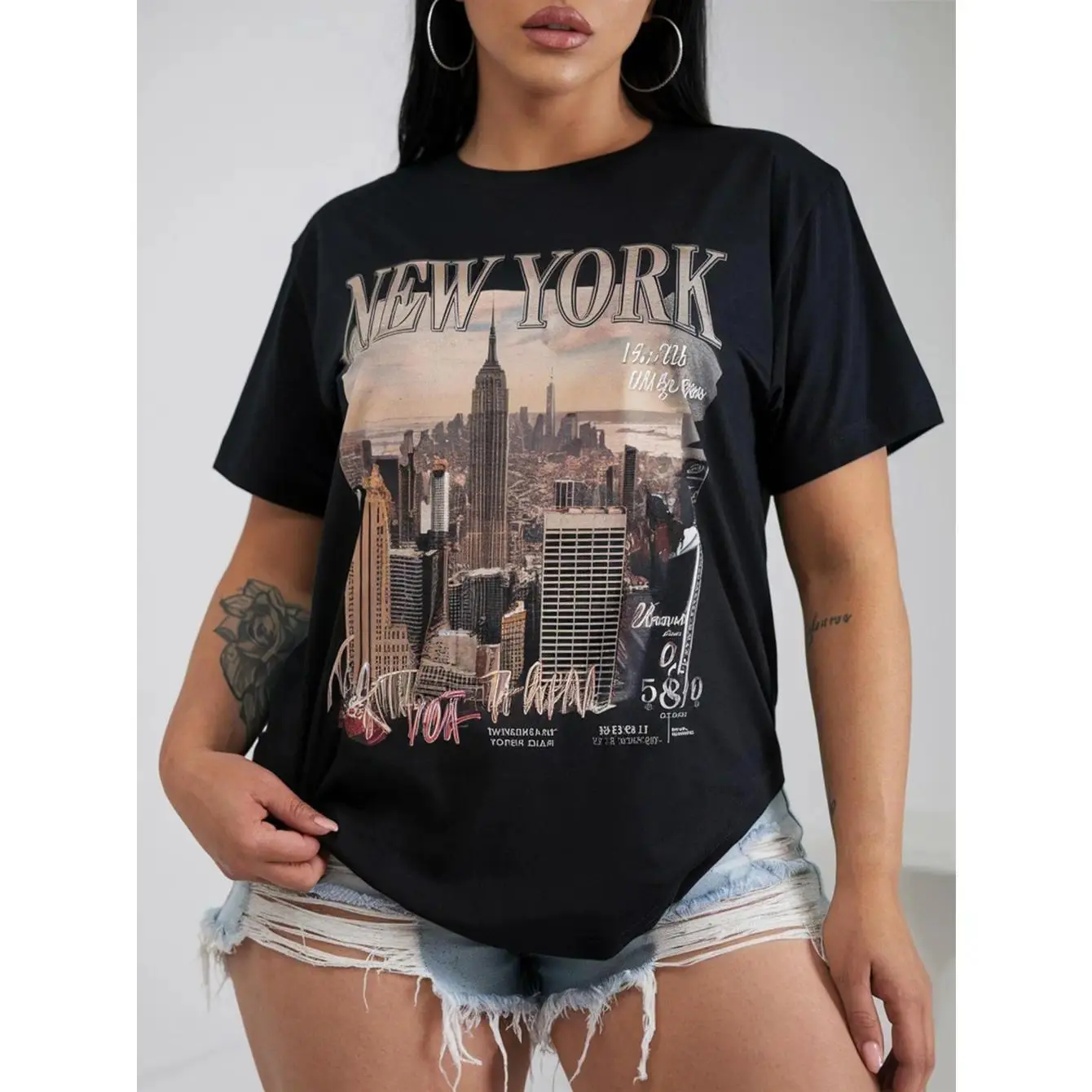 Women's Casual Round Neck Short-Sleeve 100% Cotton Oversized Retro New York City Skyline Graphic T-Shirt, Vintage NYC Urban Streetscape Print Unisex Streetwear Top, Trendy City Aesthetic Shirt for Travel Lovers, Shortsleeve, Fabric