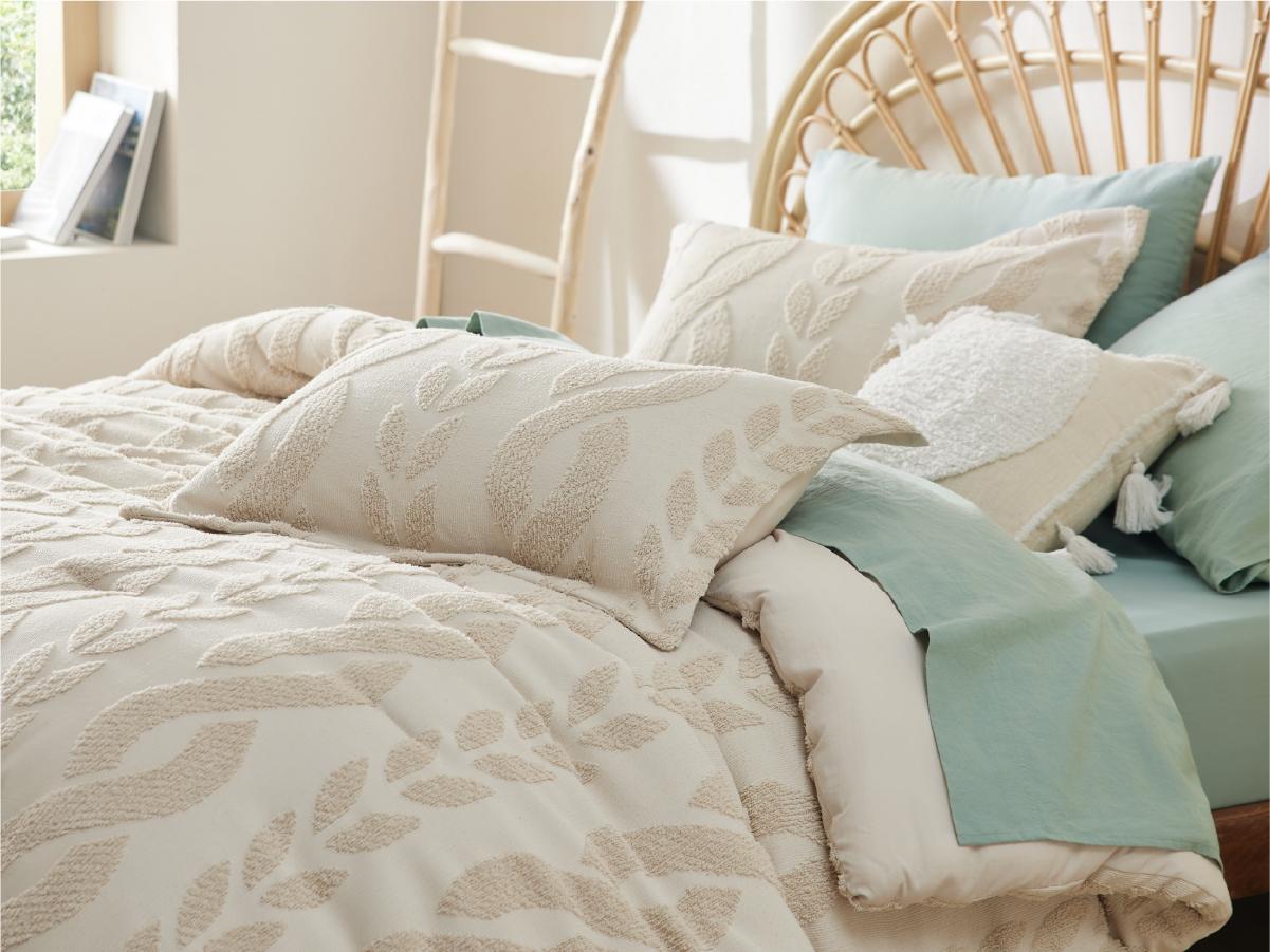 【Spring Glow Up】Bedsure  Fluffy Comforter Set,  Luxury Jacquard Farmhouse Boho Soft Warm Bedding for Winter, 1 Comforter  and 2 Pillowcases