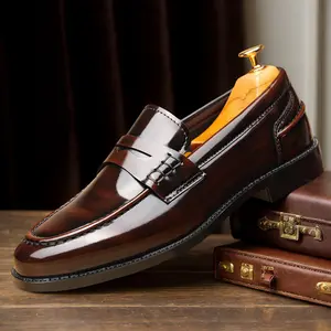 New men's black round-toe business casual shoes, stylish brown portable office commuting shoes, suitable for weddings and various occasions 8661