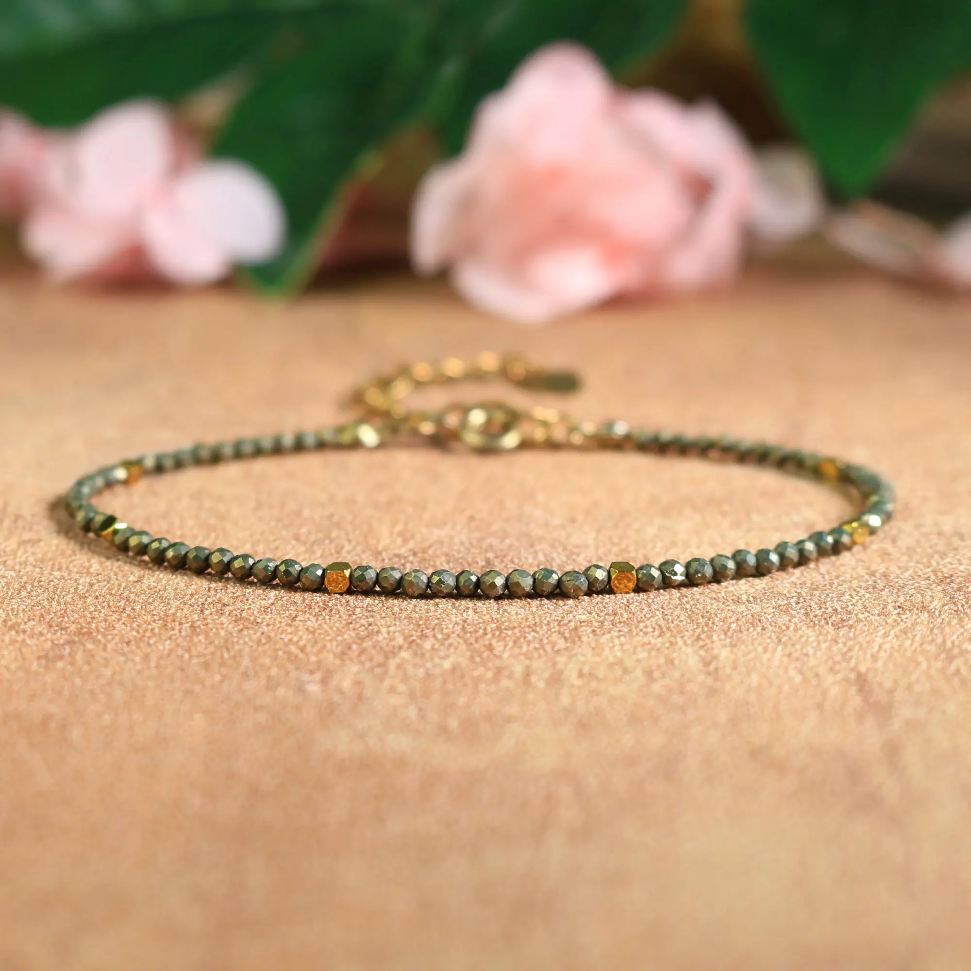 Women's Adjustable Natural Dainty Faceted Gold Pyrite Tiny Beads Crystal Beaded Bracelet, Gold-Plated Chain, Chakra Lucky Bracelet for Crystal Healing Positive Energy, Minimalist Daily Wear Gift