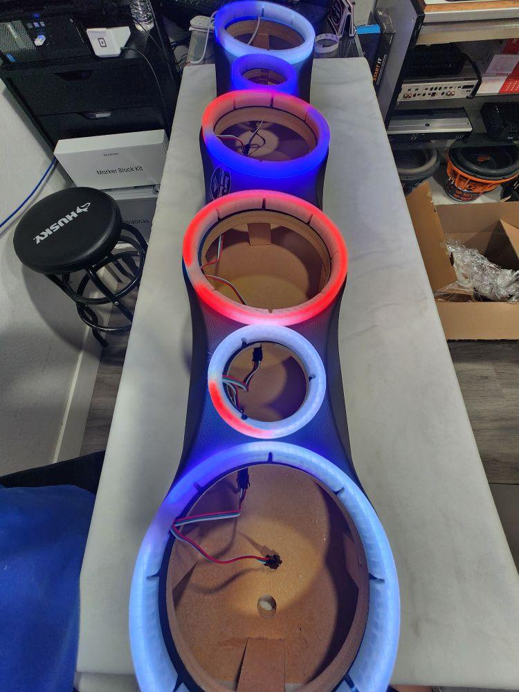 Smart Speakers LED Ring 6.5                                         Incluye Control remoto , controlador , 10 ft wire power and ground  universales para cualquier bocina 6.5 Deaf Bonce, sp audio, db drive Remote