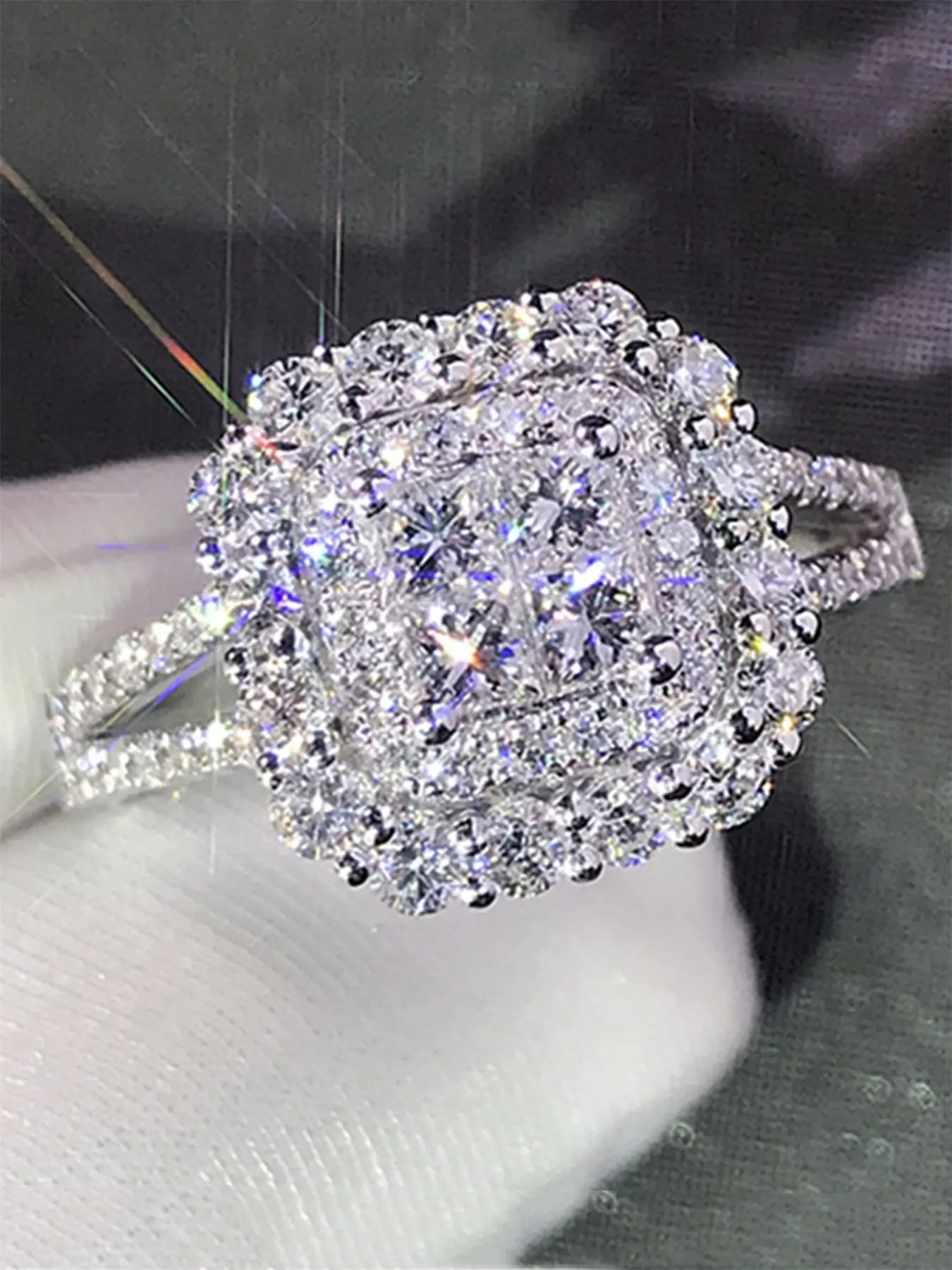 1 PC Fashion Cubic Zirconia Elegant Cluster Stone Engagement Ring Statement Ring Fashion Engagement Rings For Women Wedding Engagement Valentine's Day Gift Elegant Glittering Ring