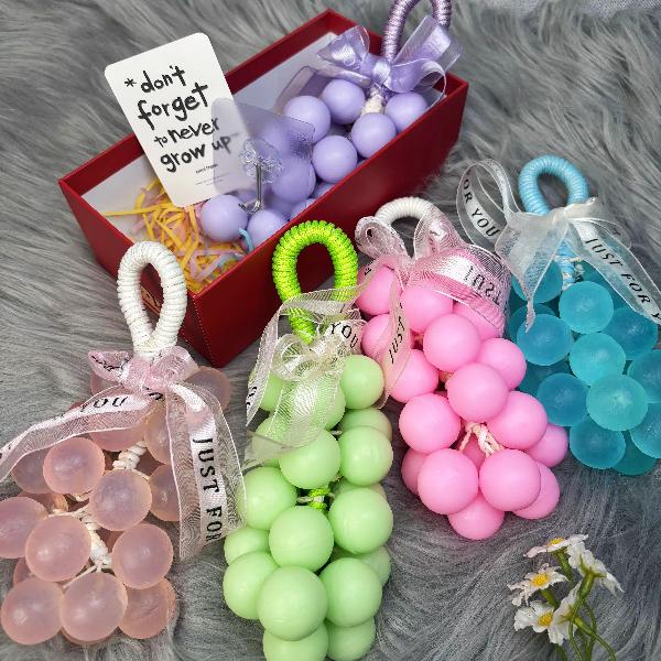 Paul Frank Grape Soap on a Rope – Handmade DIY Decorative Grape Soap, Natural and Gentle Moisturizing and CleansingLong-Lasting Fresh Scent Perfect for Home Décor and BathroomAesthetic & Creative Christmas Gift Choice Body Care Daily