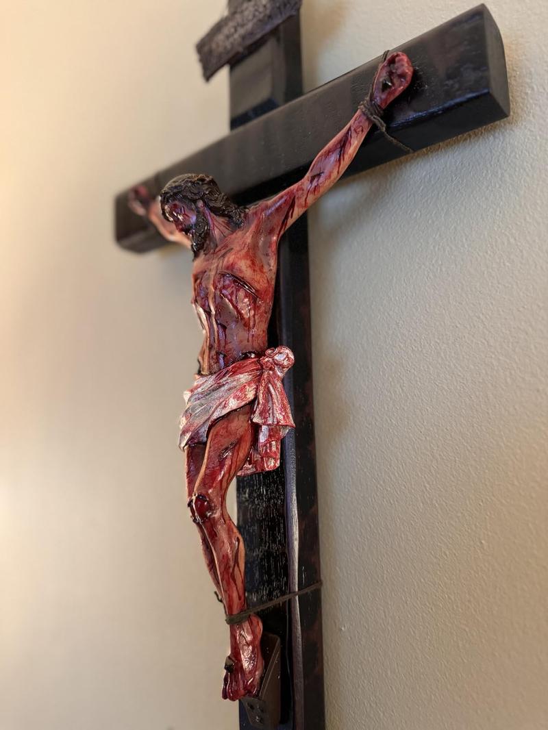 Fr.Chi-Cert Handcrafted Realistic Crucifix Christ in Resin Religious Ornament for Home Decoration Wall Art Decor