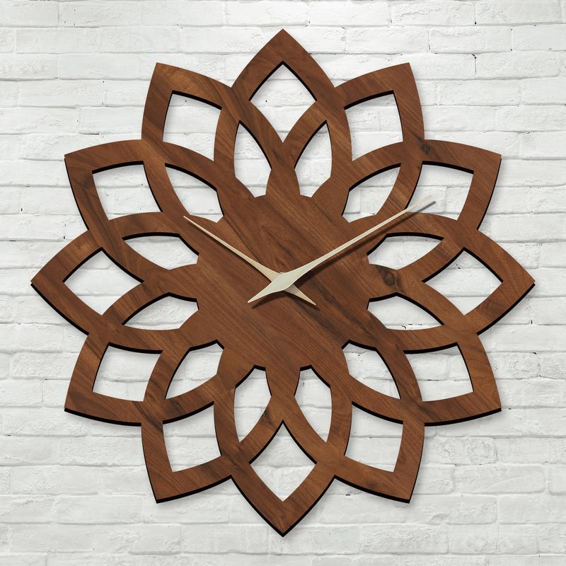 Carved flower shaped wooden wall clock, 16 inch walnut texture unique shaped quartz clock, silent non-ticking battery power supply, thickened 9mm thickness, suitable for living room, bedroom, office decoration