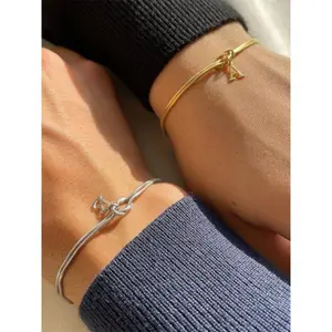 Stainless steel letter pendant bracelet, elegant and simple handmade jewelry, perfect gift for couples, letter chain bracelet