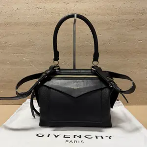 Pre-owned Givenchy Leather Shoulder Bags 7.8'' R2799 Shoulder Bag C1859997279 0315 T1 Chloe