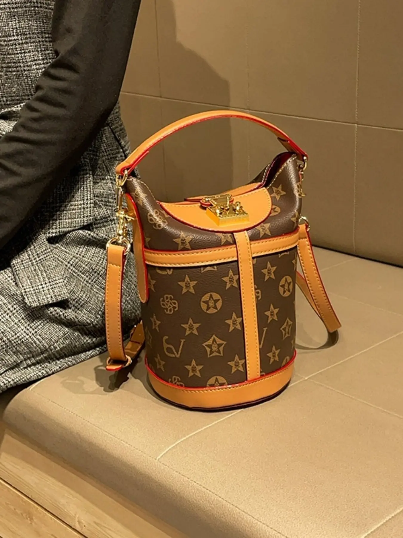 Elegant Lightweight Luxury Women's Crossbody Shoulder Bag, Fashion Versatile Handbag, Detachable Strap, Ideal for Daily Commute and Travel