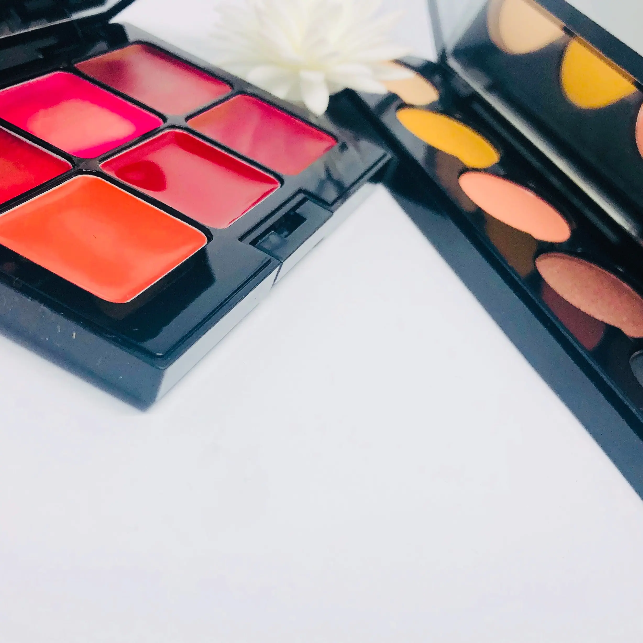Deux Marie Eyeshadow and Lip Palette Combo Set