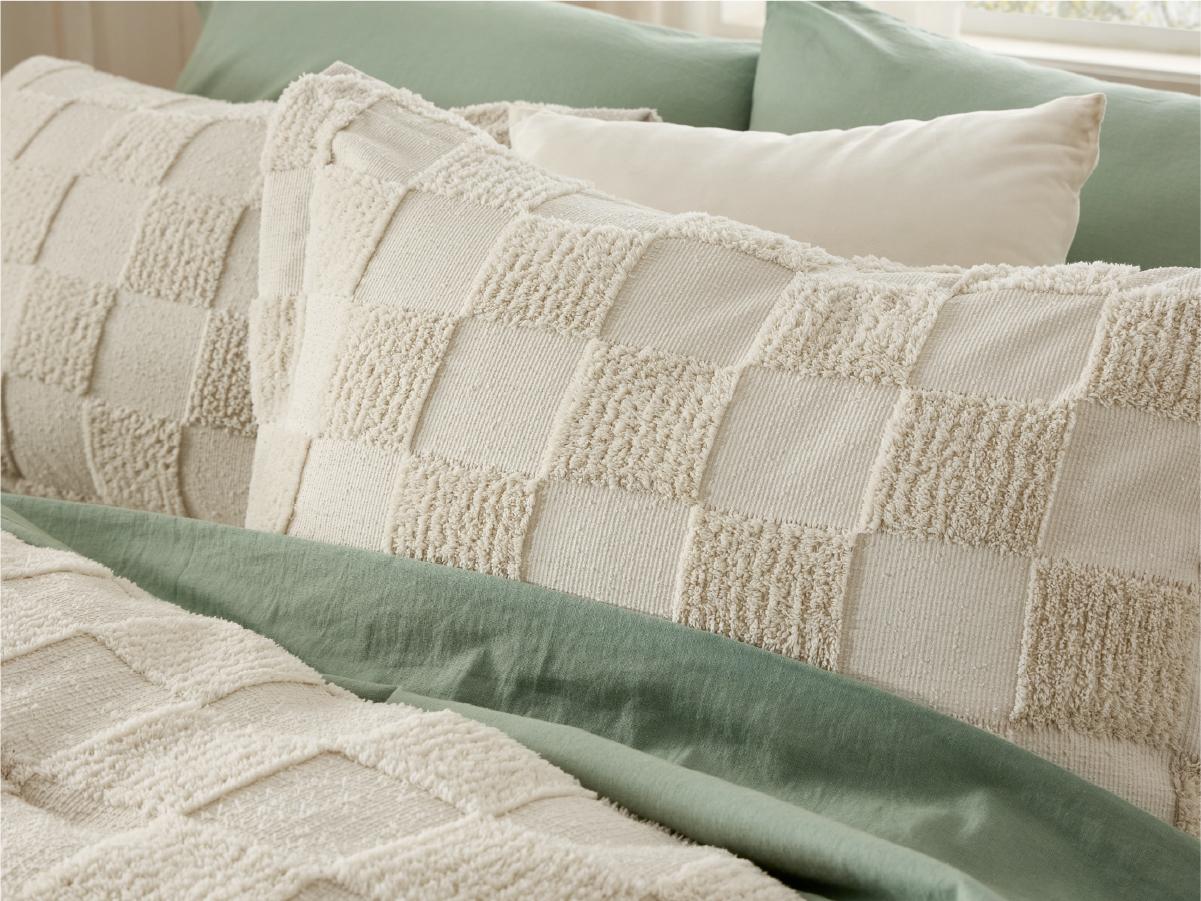 【Spring Glow Up】Bedsure Checkered Farmhouse Shabby Chic Comforter Set ,Boho Tufted Bed Set, King Size Bedding, 3 Pieces, 1 Plaid Geometric Comforter and 2 Pillow Shams,Jacquard Design Soft Breathable Lightweight All-Season Filling OEKO-TEX Certified