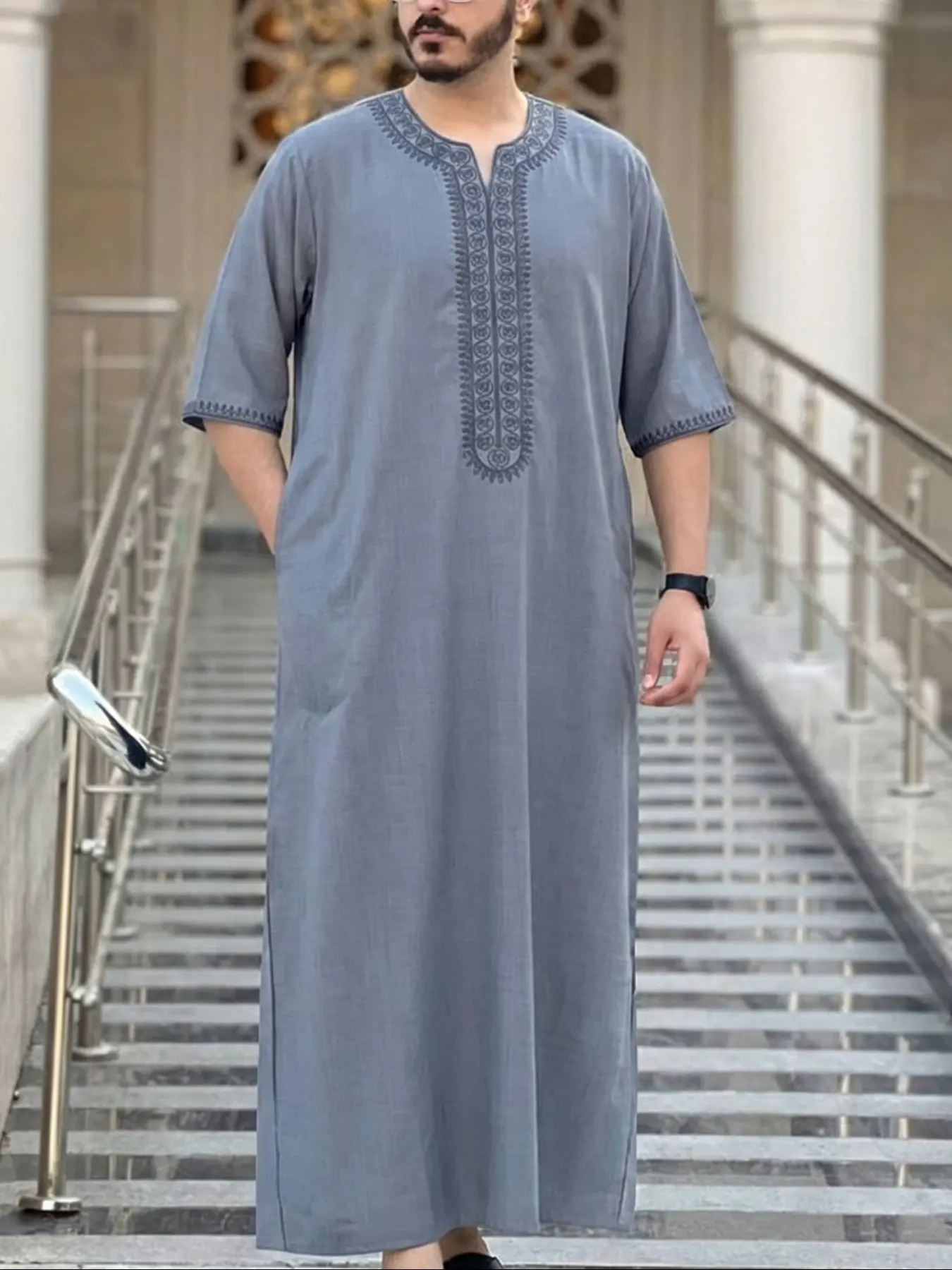 Classic Muslim men's Thobes Jubbah Authentic Saudi Thobe Moroccan style ethnic style embroidered Islamic men's clothing for all seasons, festivals, Ramadan gifts, men's prayer abaya Modesty Thobe Premium Traditional Thobe Traditional Arabic Robe Clothes