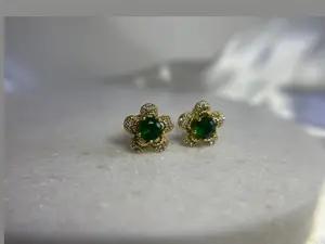 aretes de flor en oro laminado 14k