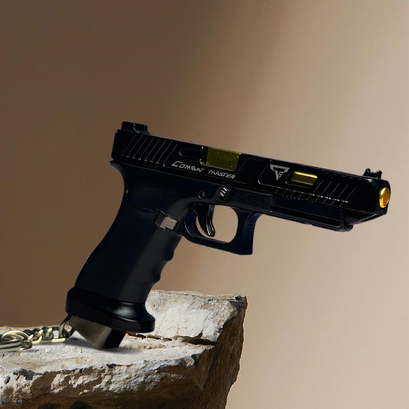 G17TTI Miniature Model Pendant Hand Puppet, Detachable, 1:1 Replica, Key Chain Bag Accessory. Suitable as a gift, with good collectible value.