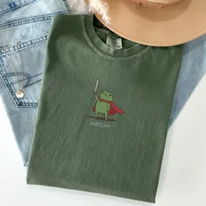 Comfort Colors Huzzah Frog Shirt, Trendy Funny DnD T-Shirt, Renaissance Faire Frog Tee Gift for Him or Her, Unisex Stylish Gamer Graphic Top