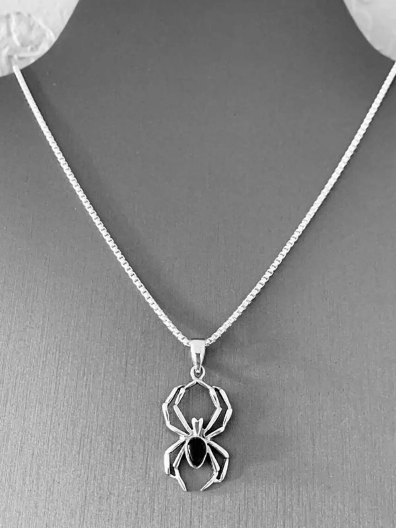 Unique Vintage Metal Spider Zirconia Stone Pendants Necklace with Zirconia Stones, Elegant Unisex Accessory for Parties & Daily Wear, Statement Necklace, Gemstone Necklaces