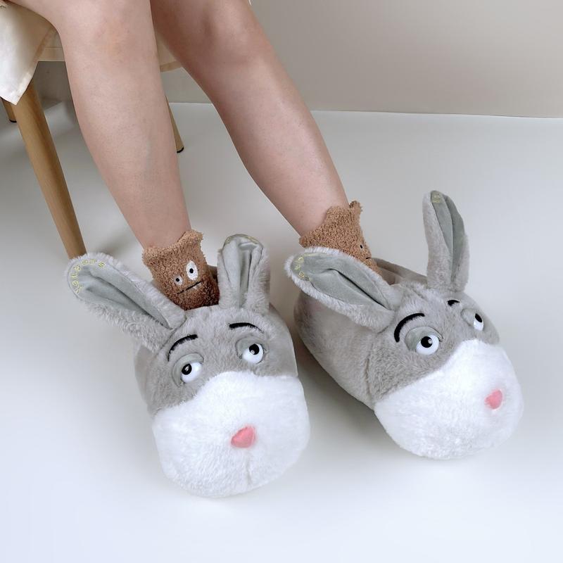 Winter warm and soft cotton shoes. New cotton waterproof shoes with rabbit patterns. Recommended by enthusiasts. Household indoor shoes.