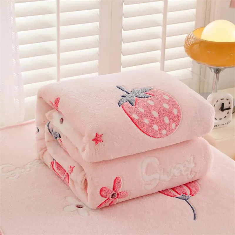 Strawberry Pattern Blanket, Floral Print Blanket, Soft Blanket, Soft Throw Blanket, Air-conditioned Room Blanket, Warm Nap Blanket, Lightweight Throw Blanket for Home Office Camping Travel, Cozy Blankets And Throws