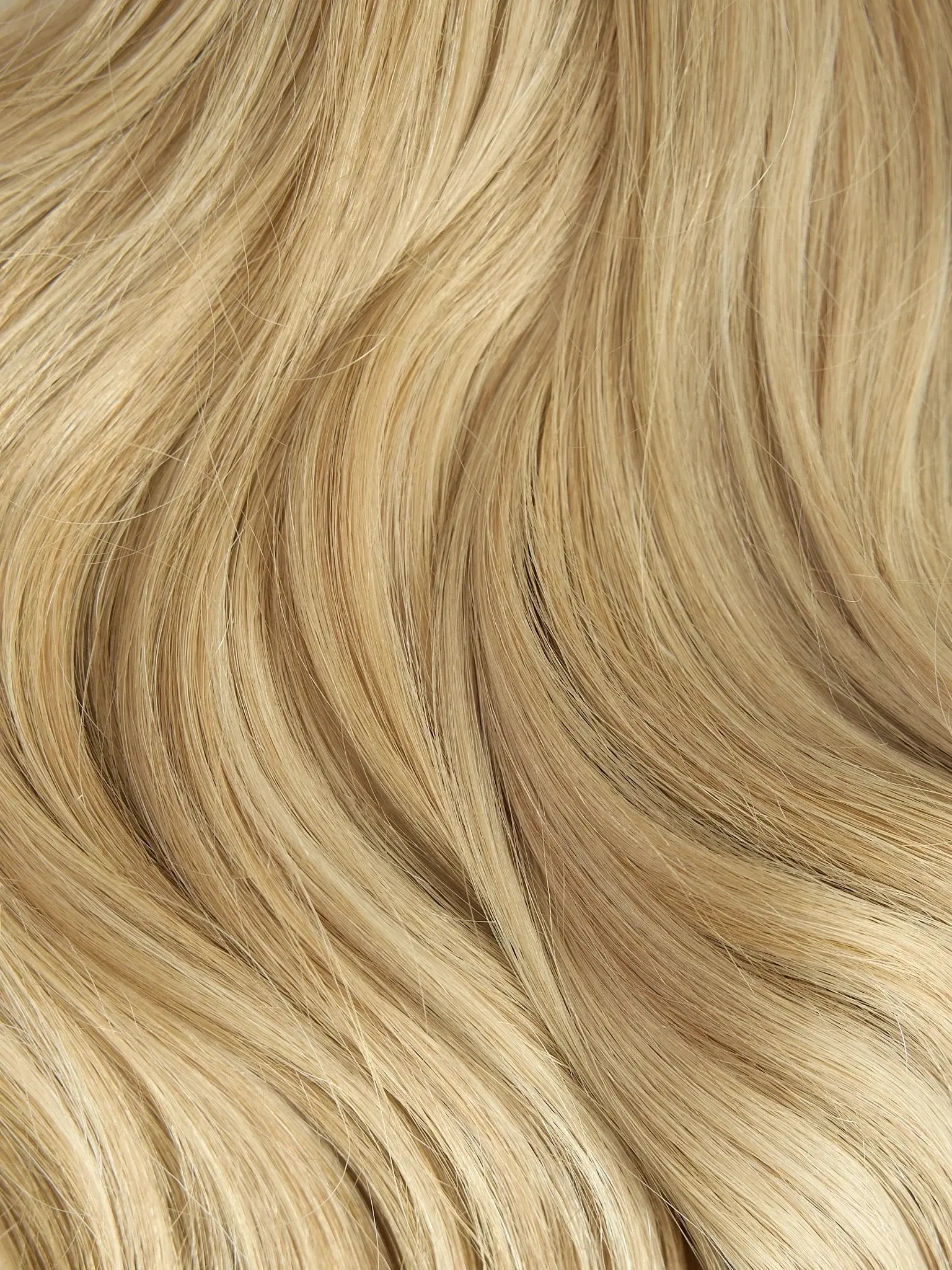 Warm Platinum Blonde Highlights (P18/613) 22" 220g - Clip-Ins
