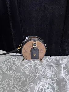 Pre-owned Louis Vuitton leather Crossbody Bags Pre loved Mini Boite Chapeau