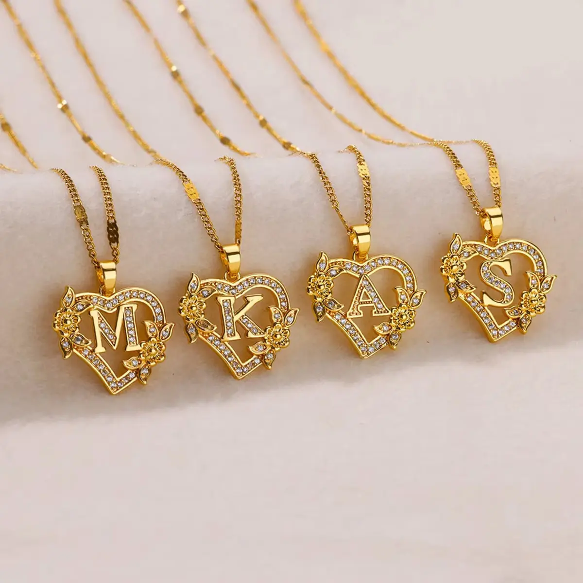 Women's heart-shaped letter necklace, 14K gold plated flower pendant necklace, exquisite letter A-Z pendant necklace, gift for women