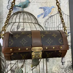 Pre-owned Louis Vuitton Papillon Cross Bag Iconic Logo Design with Gold Chain Strap and Monogram Pattern