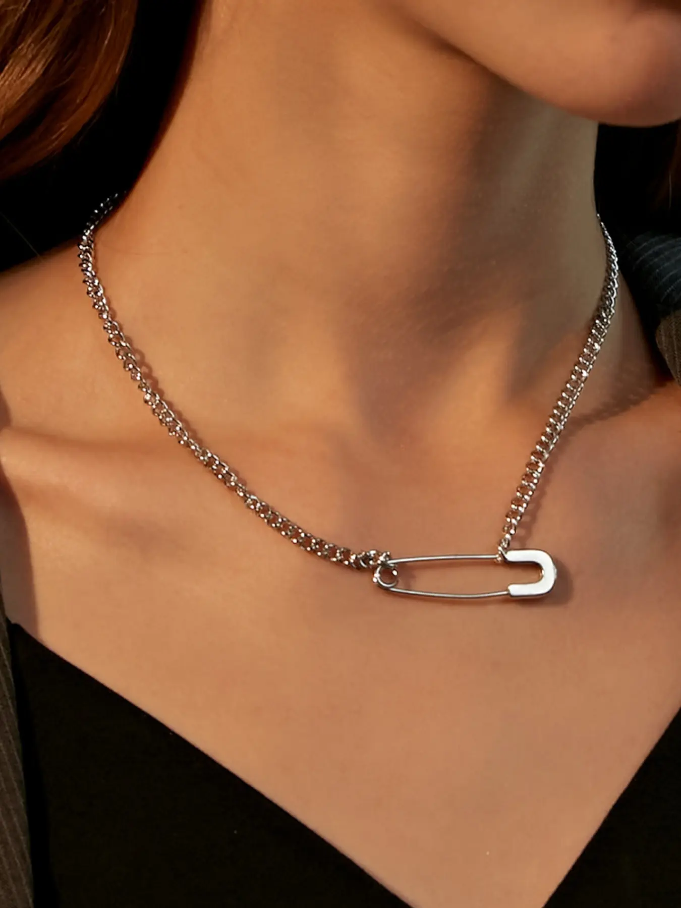 Creative Pin Necklace, Minimalist Curved Pin Clavicle Chain, Cold Style Unique Pendant, Couple Accessory, Daily Chain Accessory, Fashion Jewelry, Alloy Necklace, Minimalist Necklaces