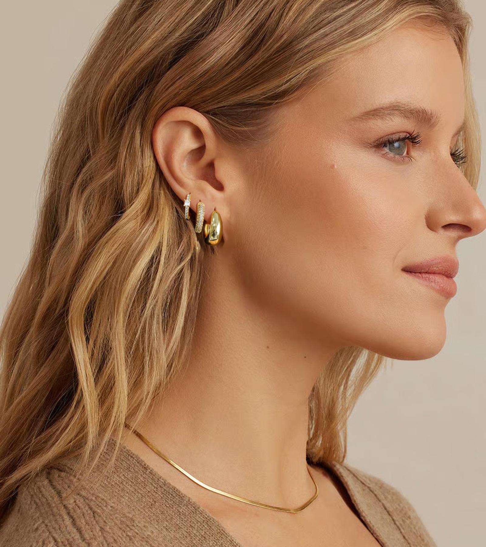 17KM 8pcs Small Gold Hoop Earrings for Women, 14K Gold Plated, Lightweight, Hypoallergenic Huggie Hoops for Multiple Piercing