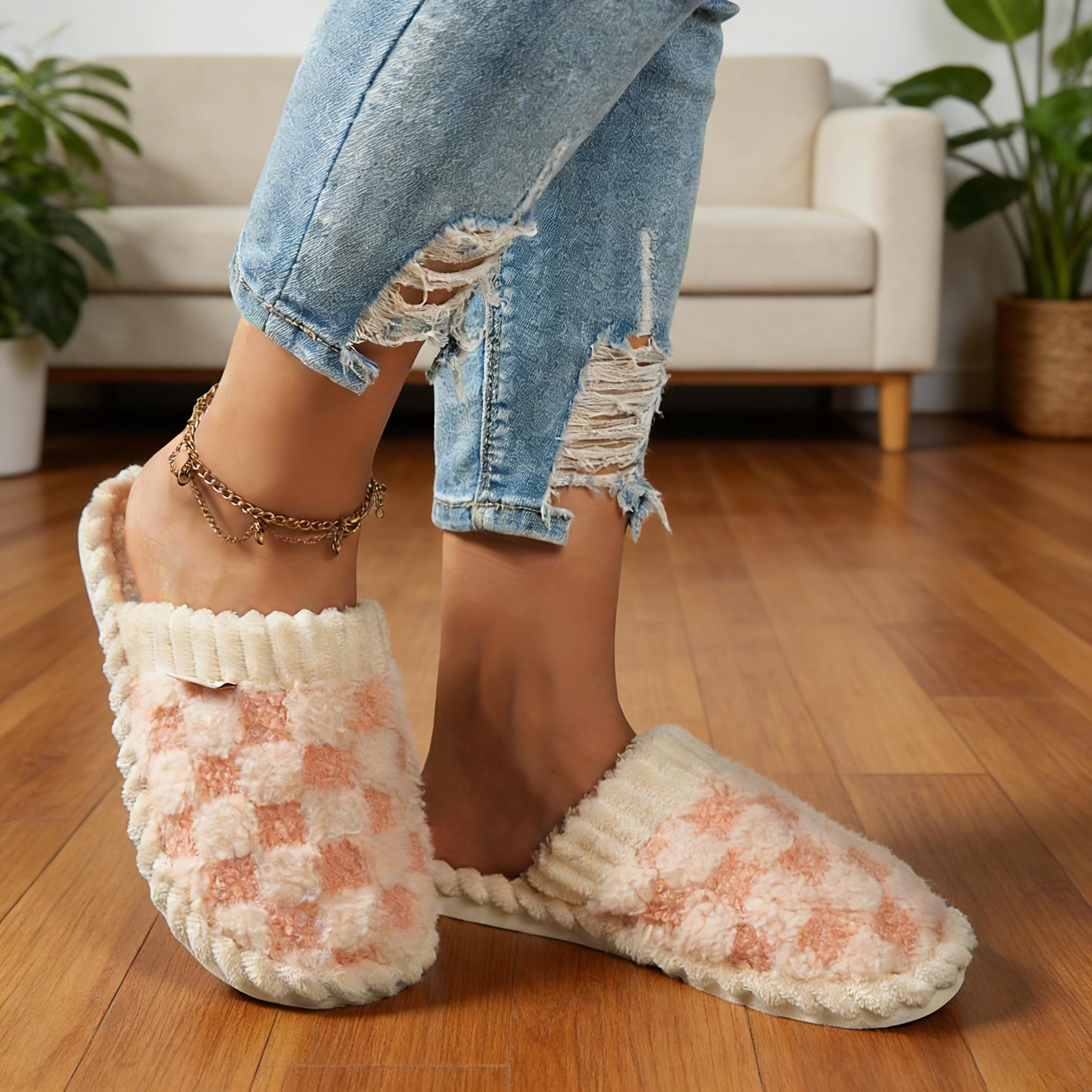 Checkered Plush Slippers for Men & Women – Warm Fuzzy Memory Foam Indoor/Outdoor House Shoes, Non-Slip Cozy Winter Bedroom Slippers
