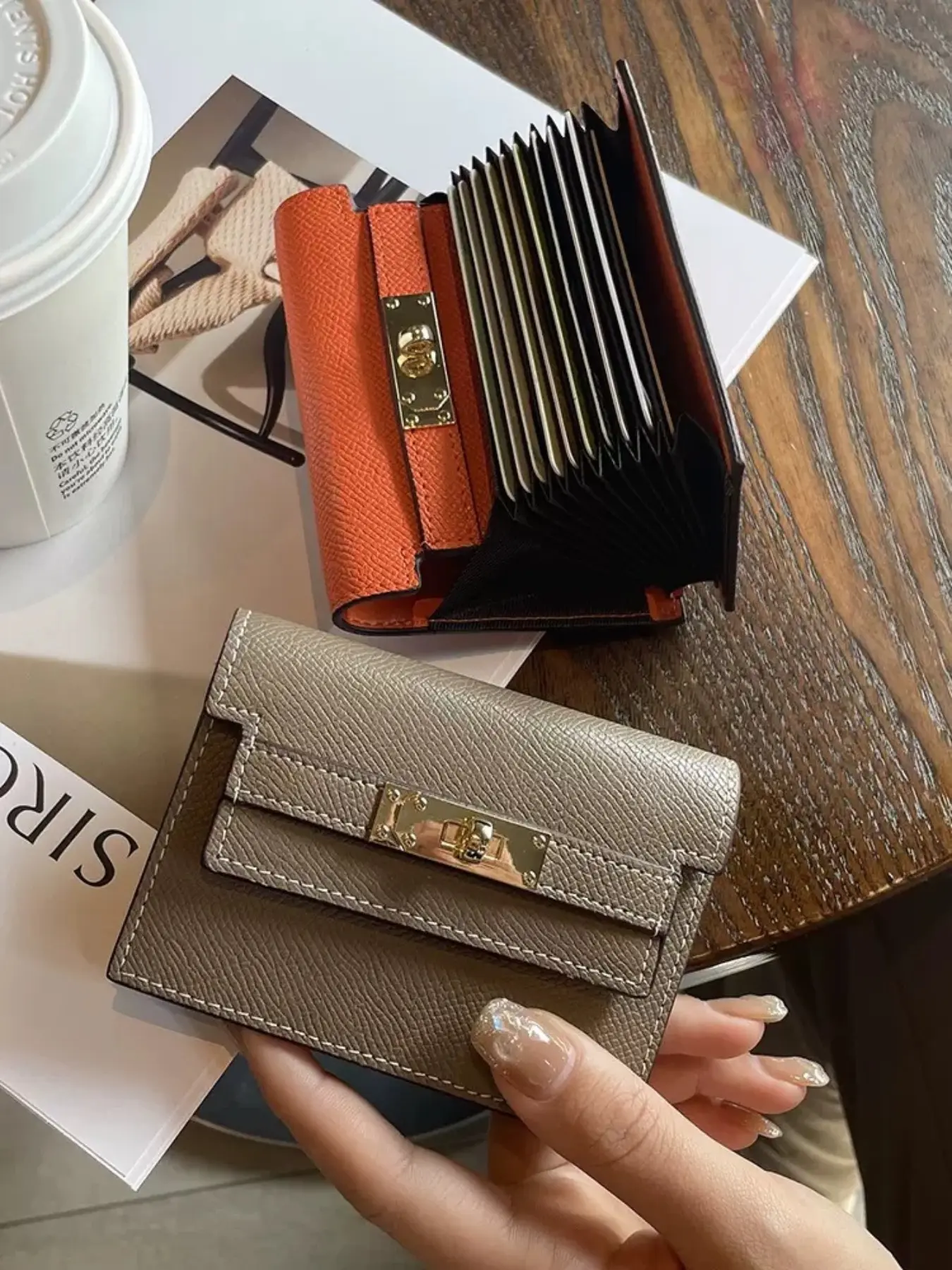 Compact Rfid-Blocking Multi-Slot Leather Card Wallet, Durable Wallet, Elegant Plain Design, Ideal for Daily Travel, All-Season Use