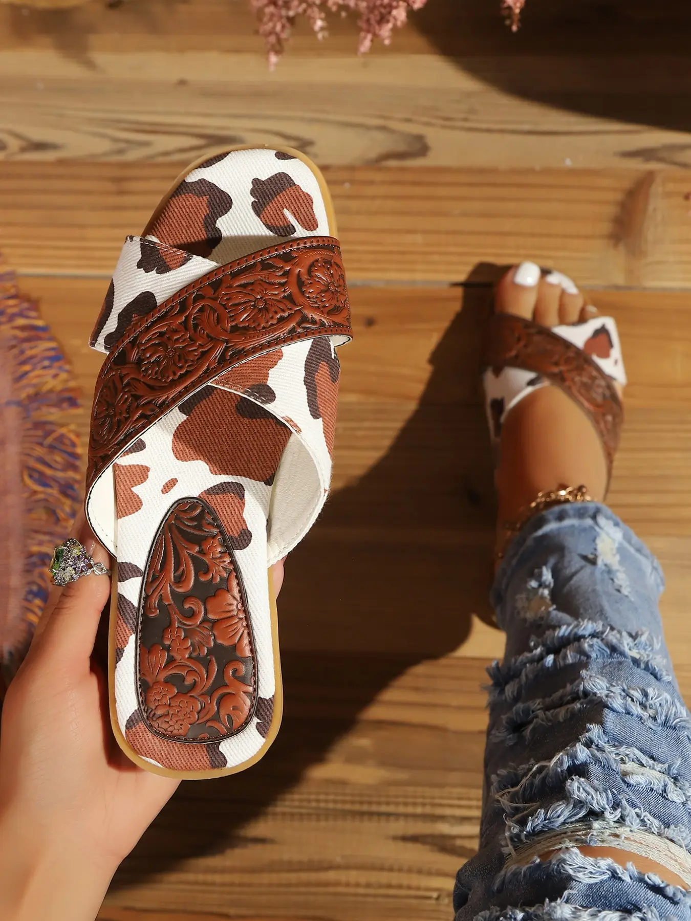 American Vintage Western Style Women's Flat Sandals, Embossed Leather + Cow Print, Casual Daily Wear, Travel-Friendly, Versatile Design, Casual Summer Sandals