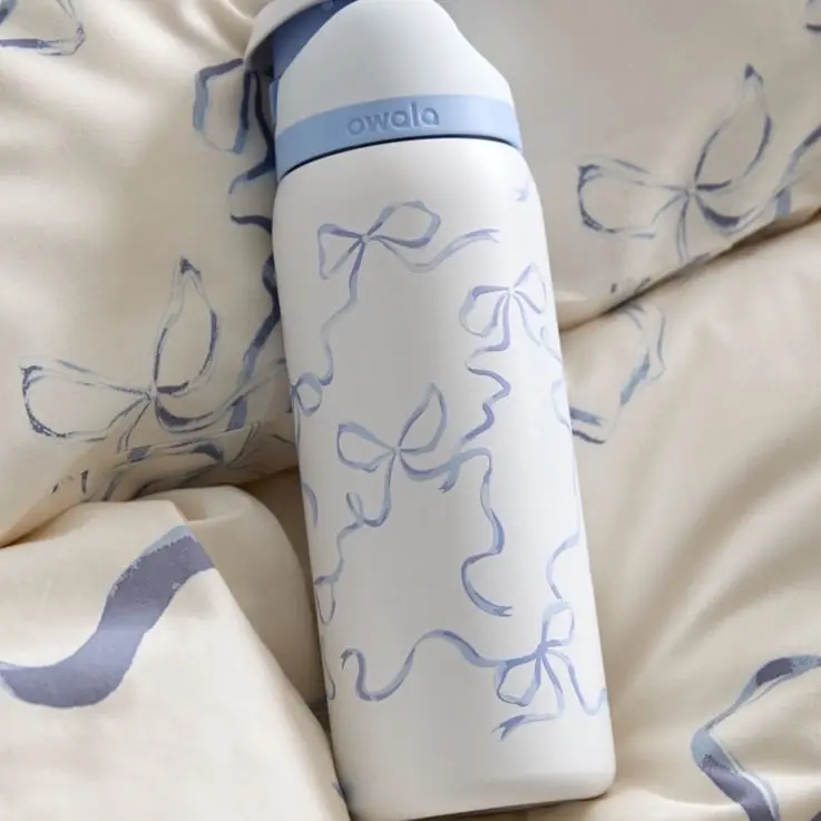 Owala UO Exclusive “Tied and True” FreeSip 32oz 👀💙