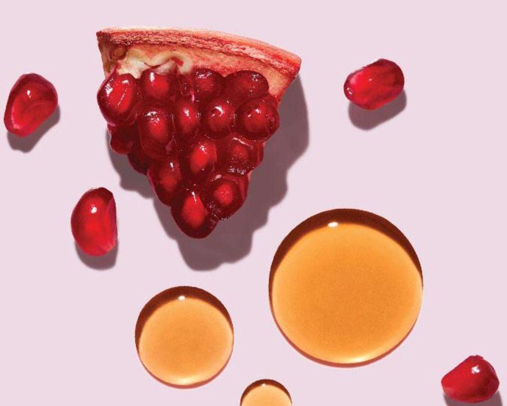 Paul Mitchell Clean Beauty Blonde Shampoo - 82% Natural Origin, Vegan, Pomegranate Oil for Radiance & Cleansing, 0.8lb