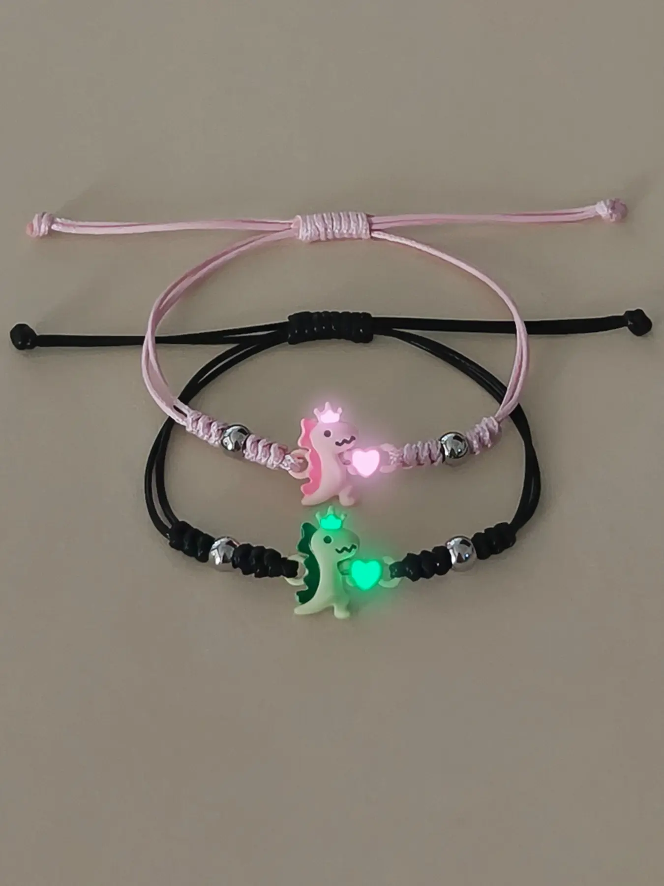 2 Piece Set Glow-In-The-Dark Heart Crown Dinosaur Accessories, Cute Couple Wristbands, Fashionable Women's Valentine's Day Gift Jewelry, Trendy Fashionable Accessories, Couple Bracelets, Glowing Bracelets, Matching Bracelets