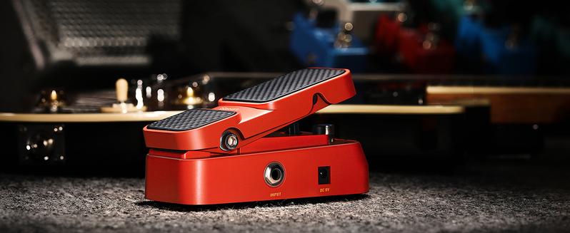 Donner Guitar Wah Pedal, 2 in 1 Wah Volume Pedal, Mini Vintage Electric Guitar Effect Pedal with Wah Wah Active Volume Control, Vowel Lightweight Guitar Pedal